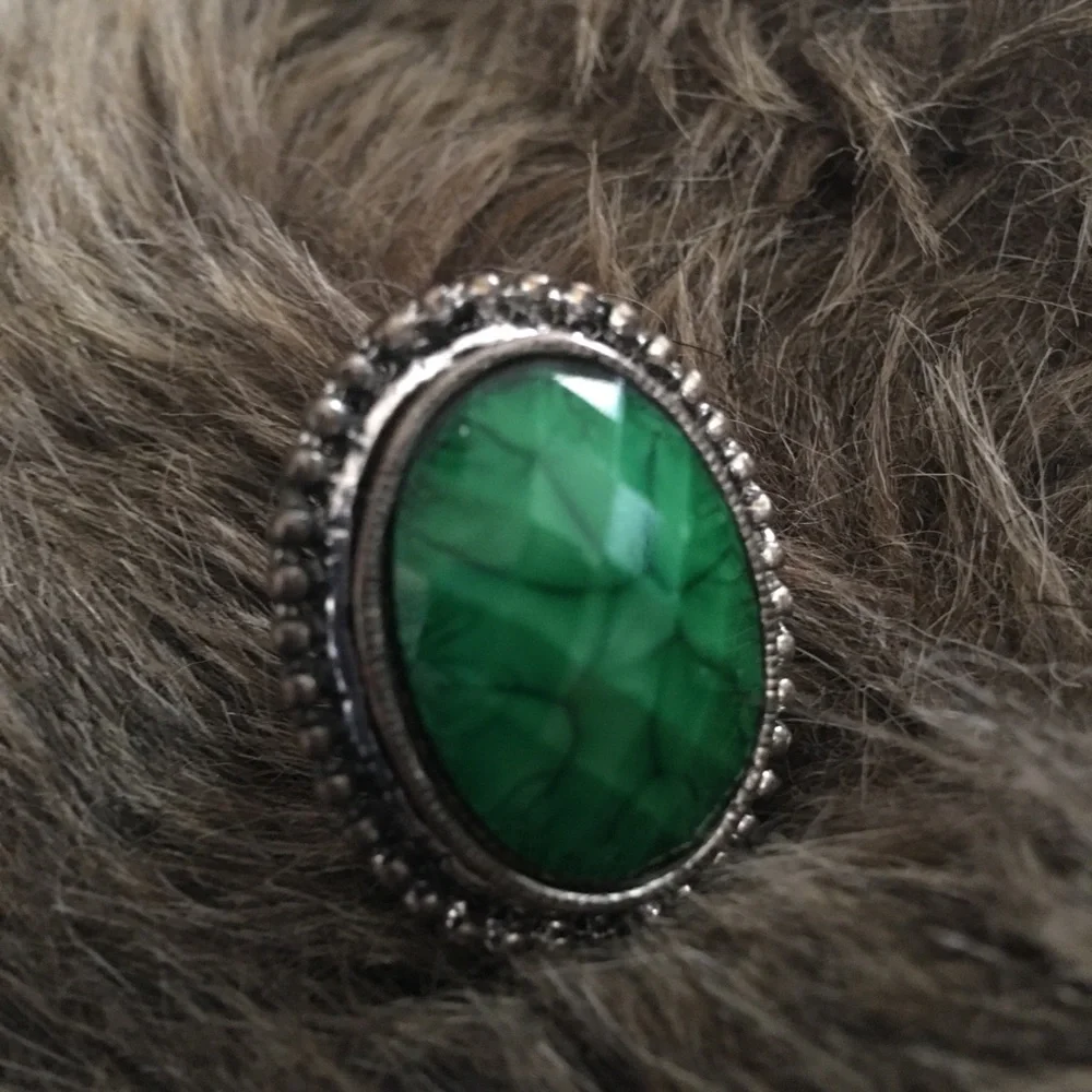 Vintage faceted veined